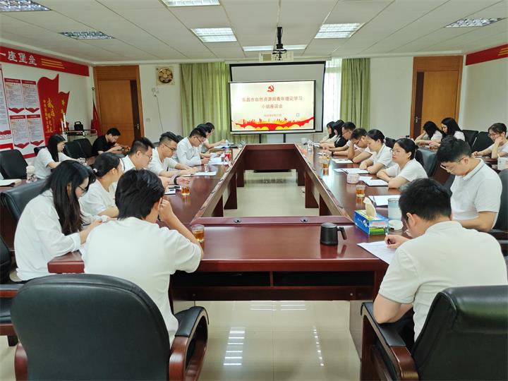 青年理論學(xué)習(xí)小組座談會(huì)jpg(3).jpg